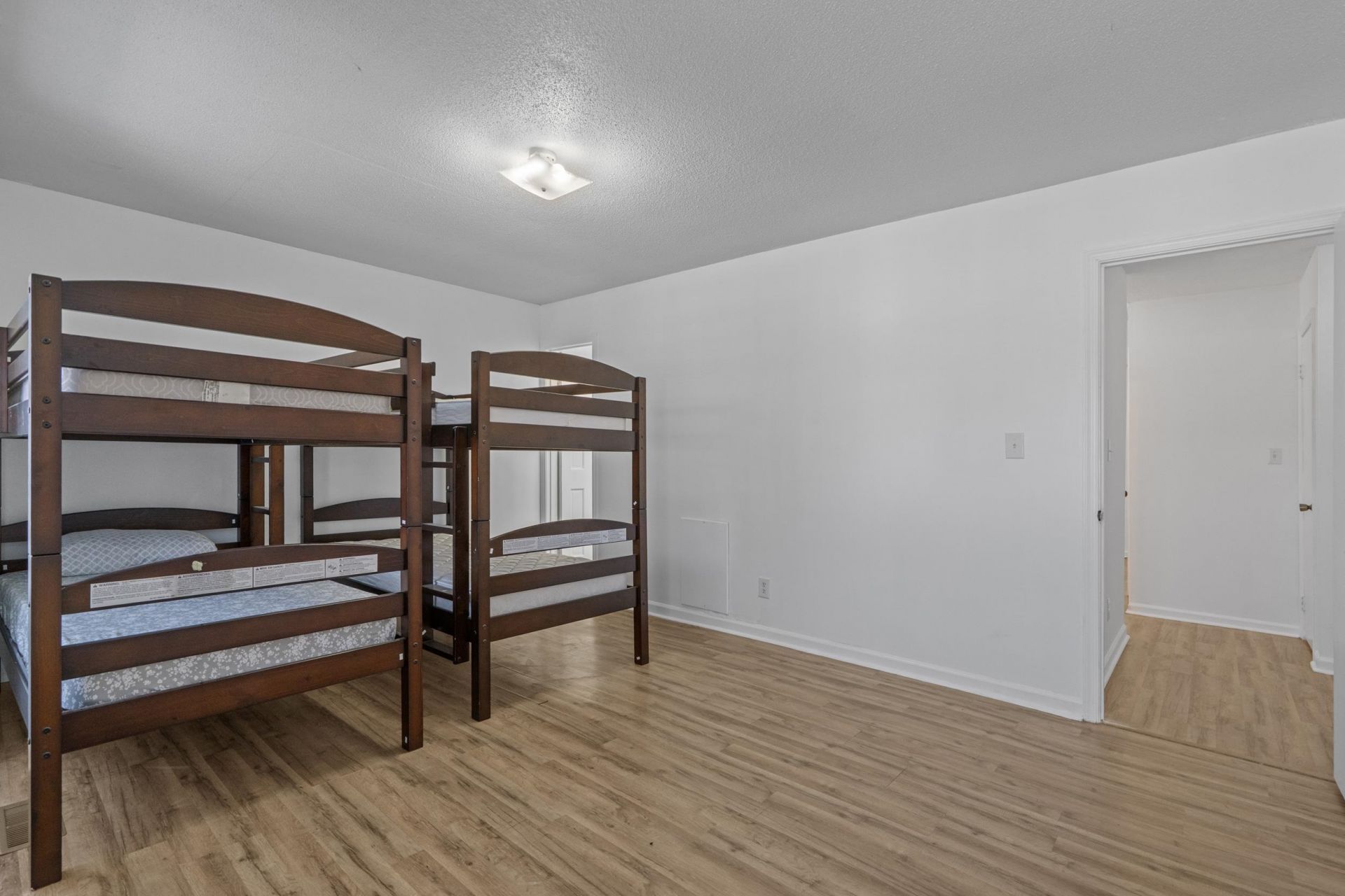 4505 N Kings Hwy. Photo 22