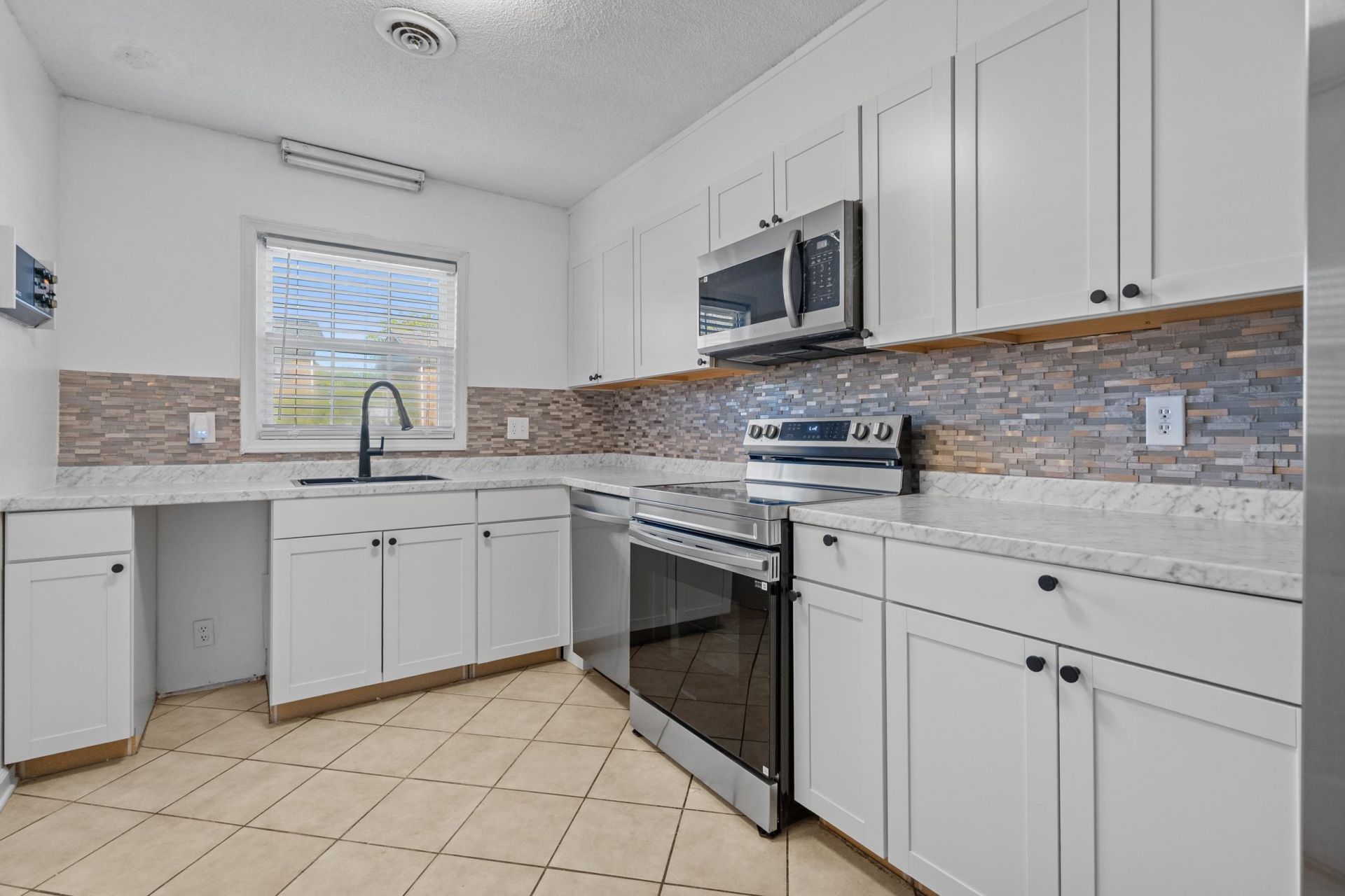 4505 N Kings Hwy. Photo 8