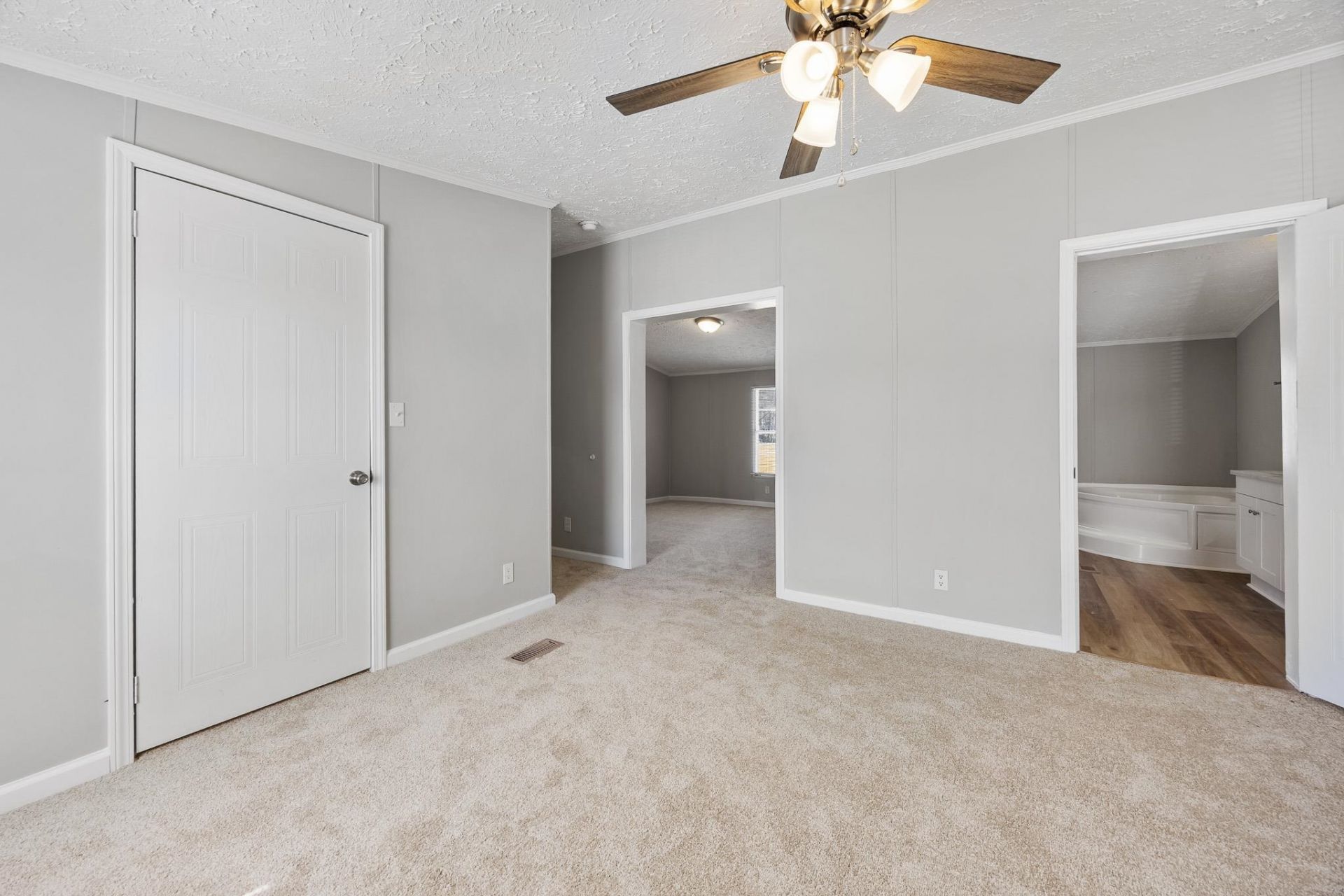 1104 Merrimac Dr. Photo 17