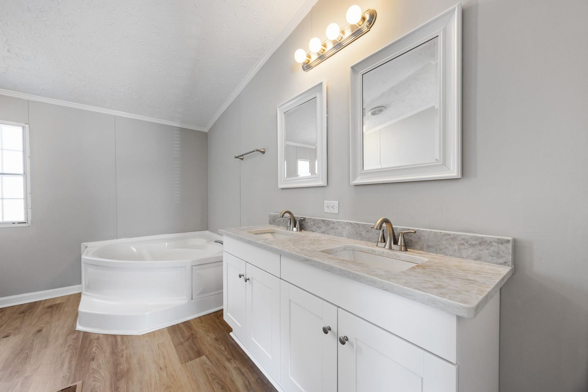 1104 Merrimac Dr. Photo 18