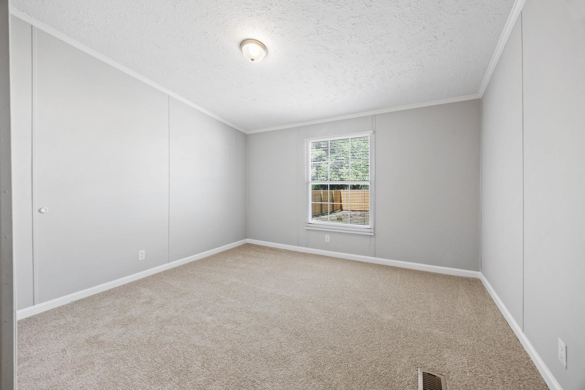 1104 Merrimac Dr. Photo 23