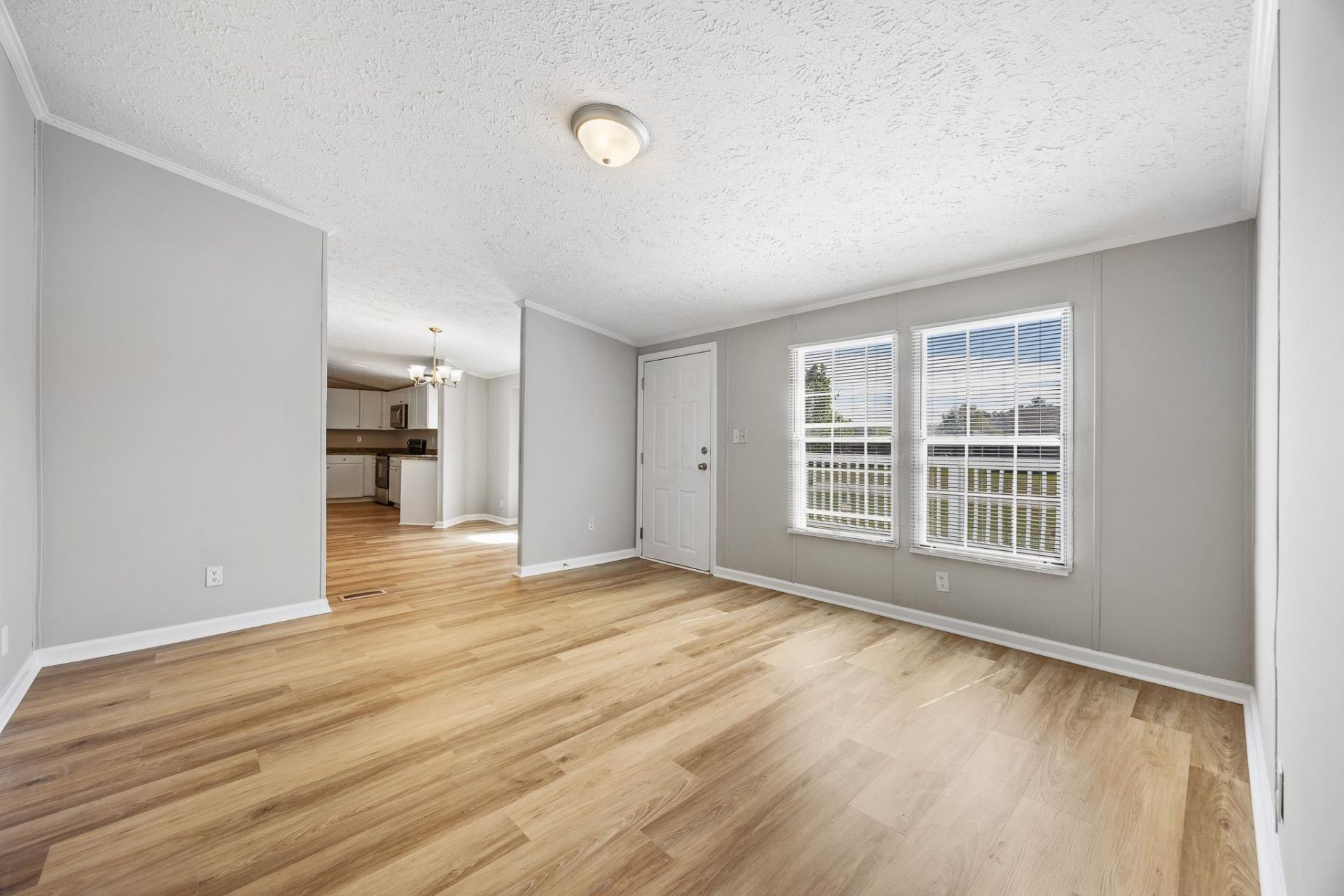 1104 Merrimac Dr. Photo 5