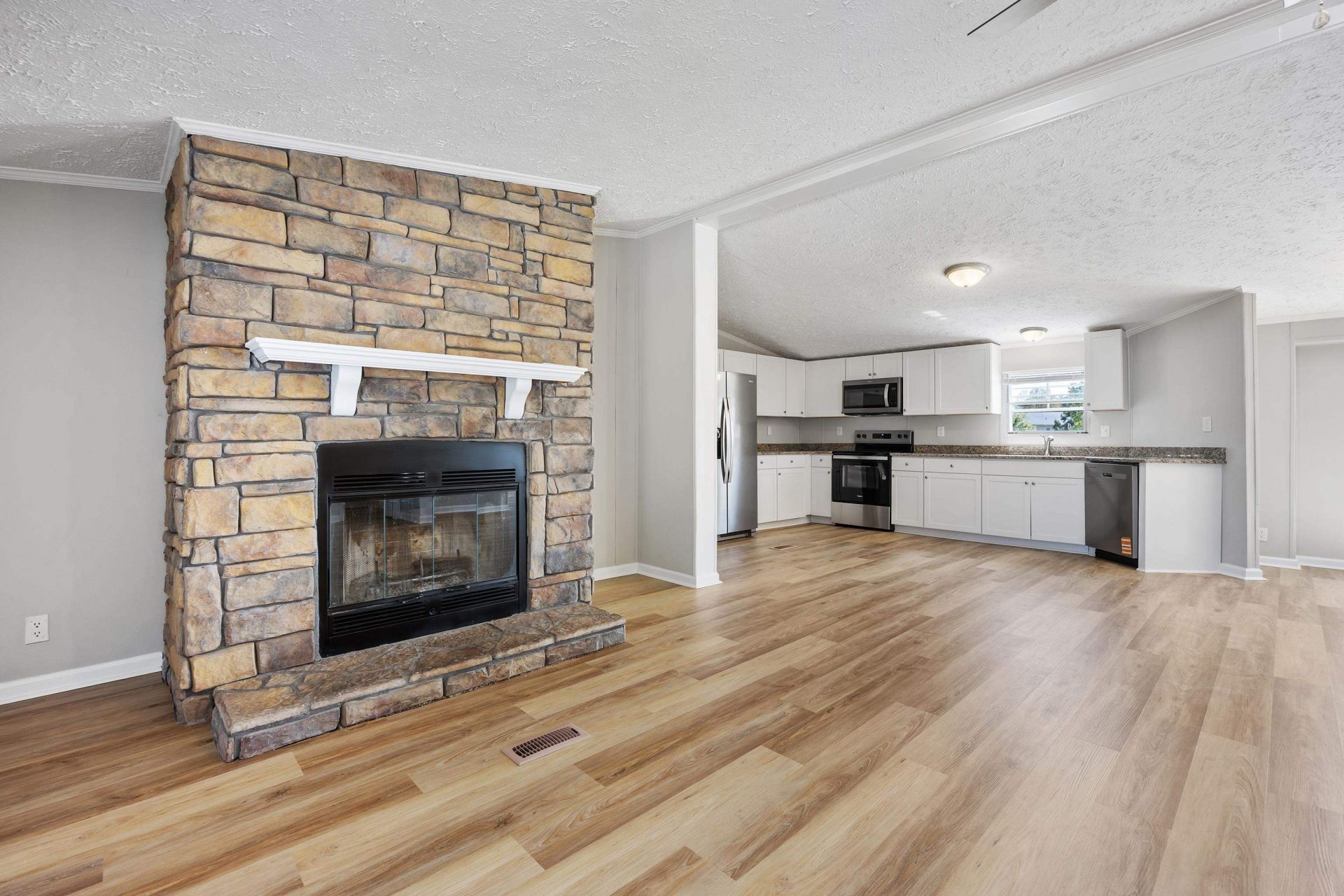 1104 Merrimac Dr. Photo 8