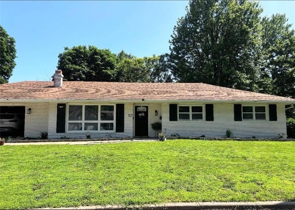 123 W Douglas Street, Iola, KS 66749 Main Photo