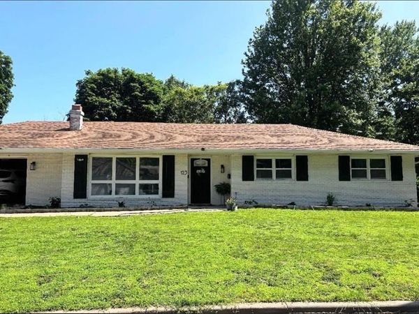 123 W Douglas Street, Iola, KS 66749