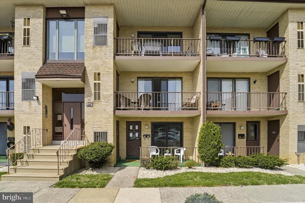 9906 00 Bustleton Avenue, Unit C7, Philadelphia, PA 19115 Main Photo