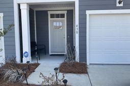 438 Trotters Lane photo 4