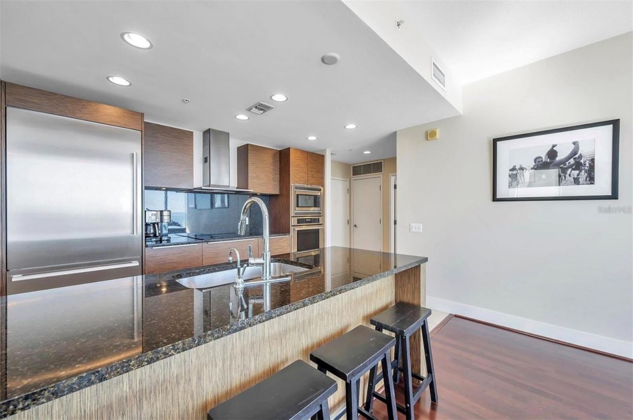 175 1st Street S, Unit 2804, Saint Petersburg, FL 33701 Photo