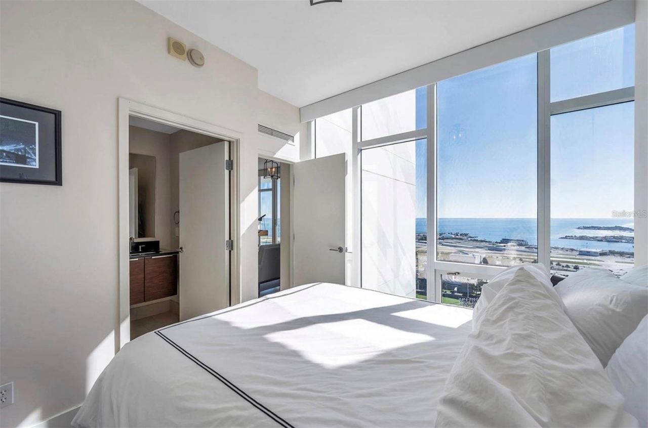 175 1st Street S, Unit 2804, Saint Petersburg, FL 33701 Photo