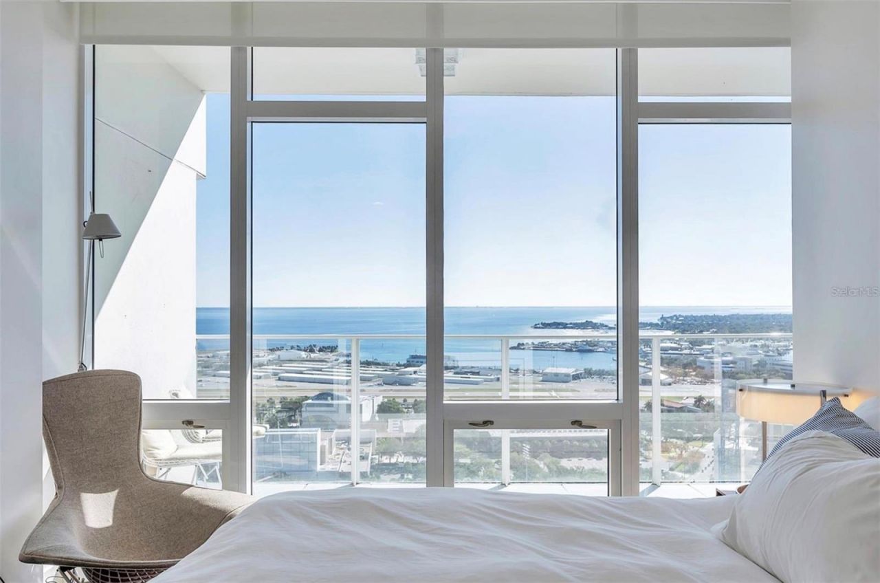 175 1st Street S, Unit 2804, Saint Petersburg, FL 33701 Photo