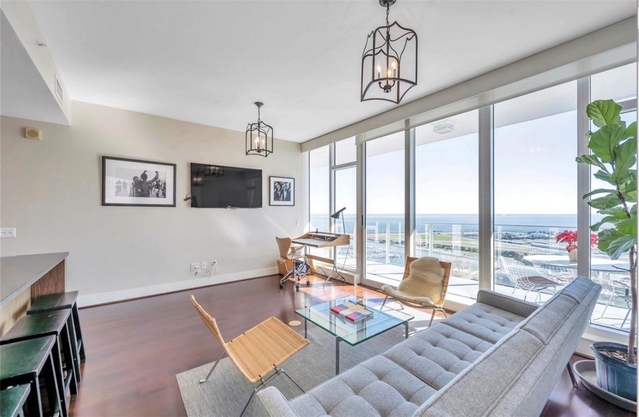 175 1st Street S, Unit 2804, Saint Petersburg, FL 33701 Photo