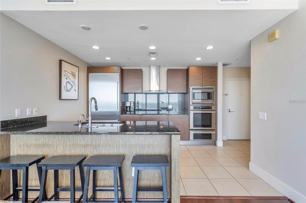 175 1st Street S, Unit 2804, Saint Petersburg, FL 33701 Photo