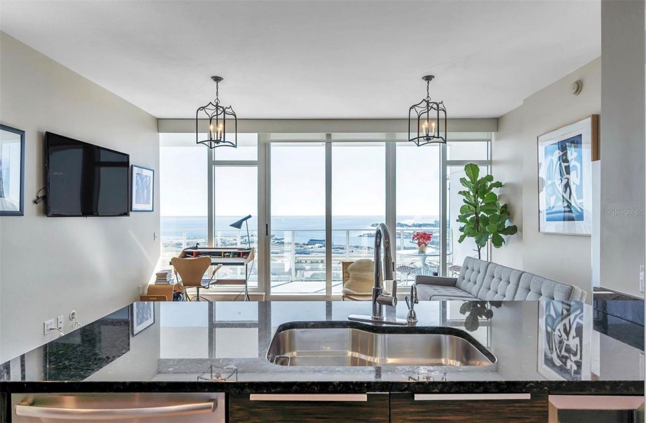 175 1st Street S, Unit 2804, Saint Petersburg, FL 33701 Photo