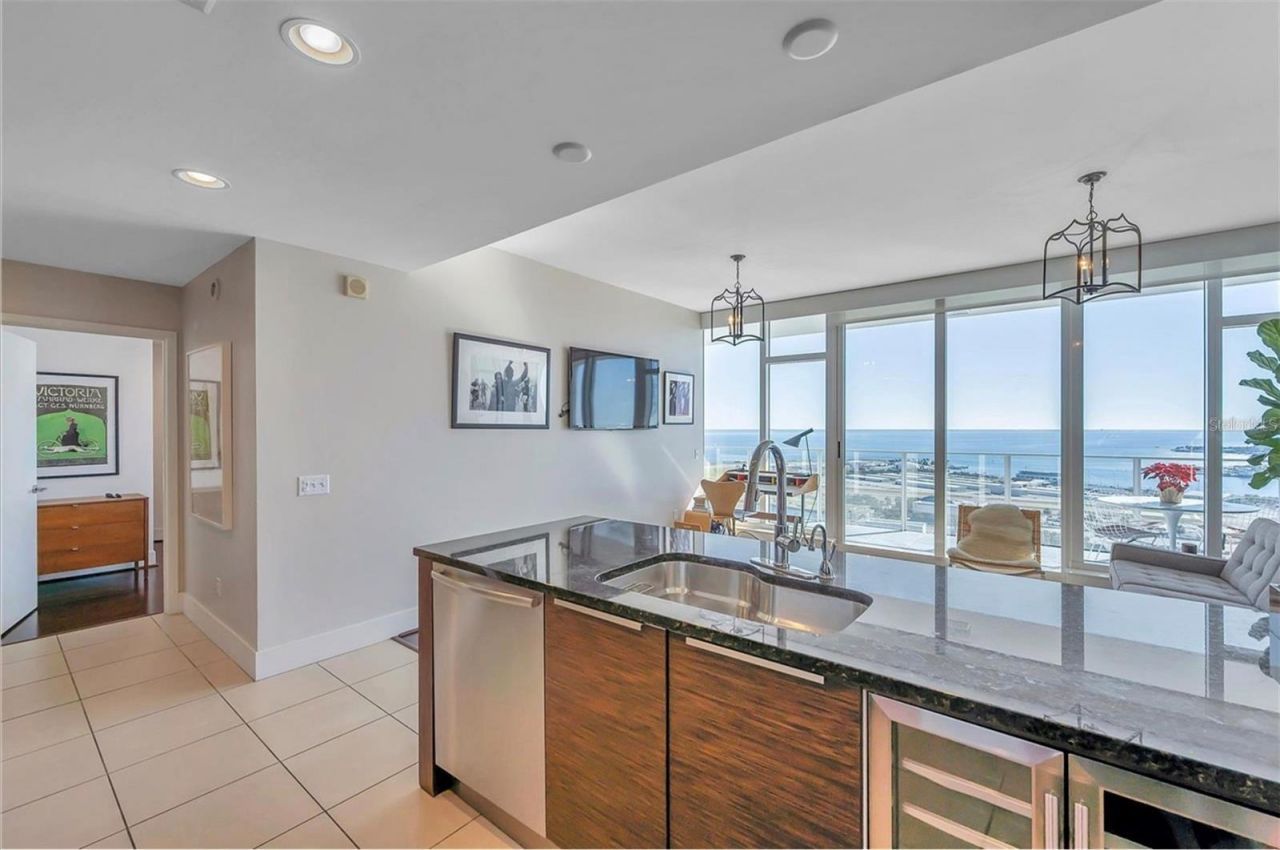 175 1st Street S, Unit 2804, Saint Petersburg, FL 33701 Photo