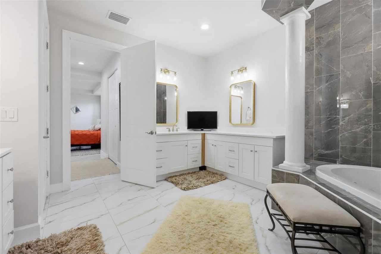 1026 W Beresford Road , Deland, FL 32720 Photo