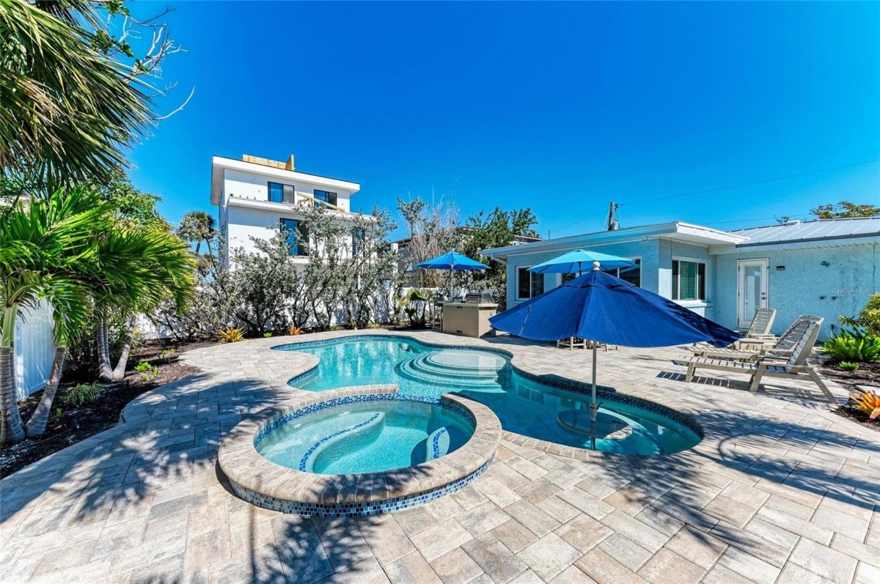 165 Crescent Drive, Anna Maria, FL 34216 Photo