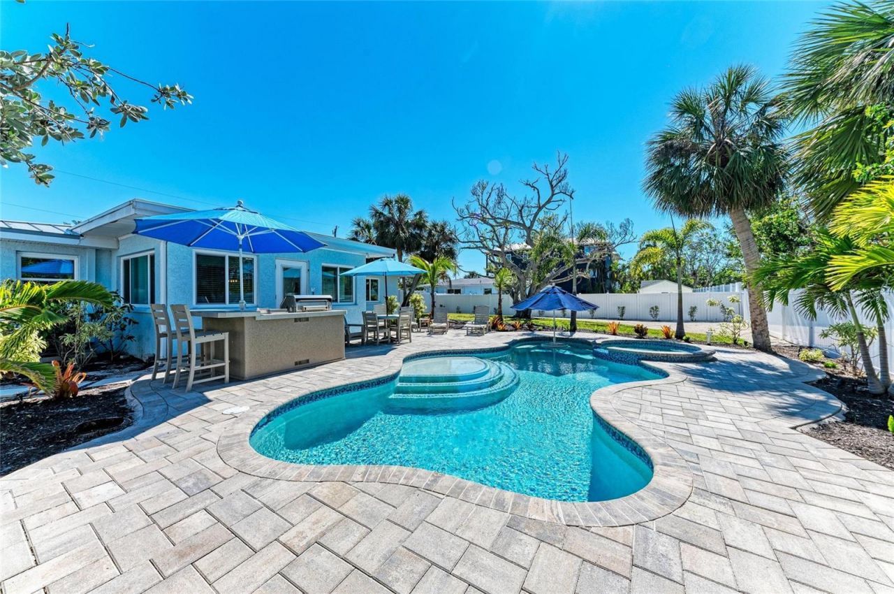 165 Crescent Drive, Anna Maria, FL 34216 Photo