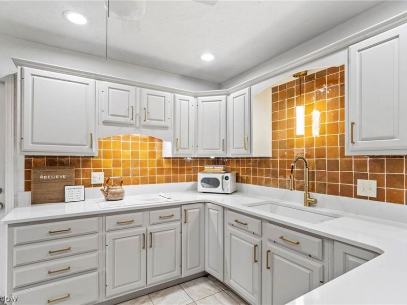 11 Meadowlawn Drive, Unit 1, Mentor, OH 44060 Photo 6