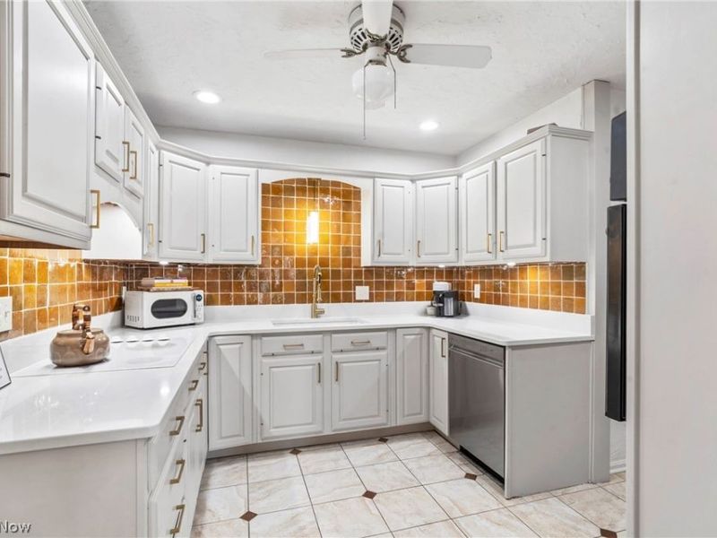 11 Meadowlawn Drive, Unit 1, Mentor, OH 44060 Photo 8