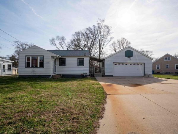 1129 S Evans Road, Evansdale, IA 50707