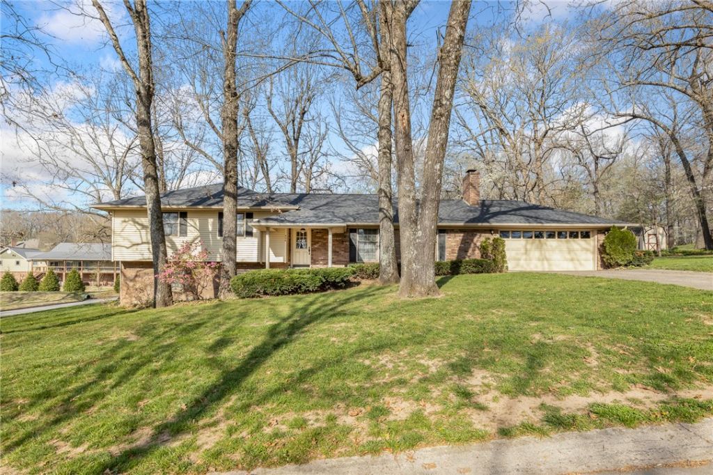 406 Oxford Street, Harrison, AR 72601 Main Photo