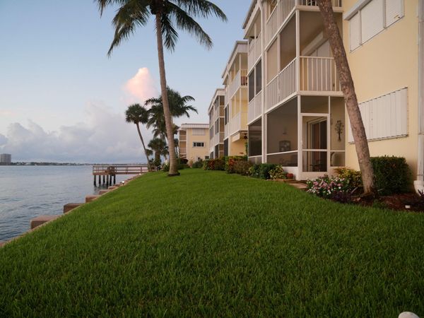 131 Doolen Court, Unit 103, North Palm Beach, FL 33408