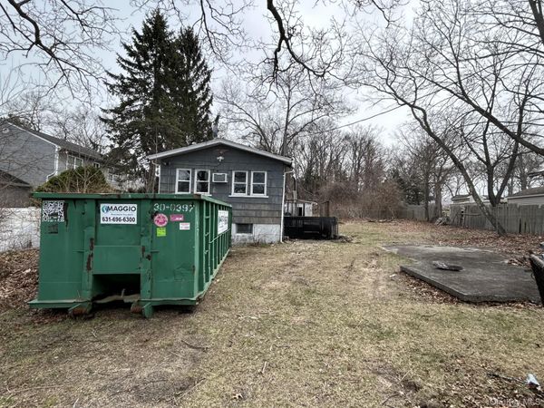 44 Osage Street , Selden, NY 11784