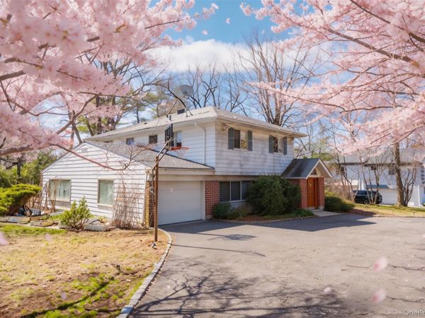 71 Horace Harding Boulevard , Great Neck, NY 11020