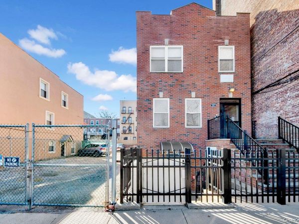 2527 Matthews Avenue , Bronx, NY 10467