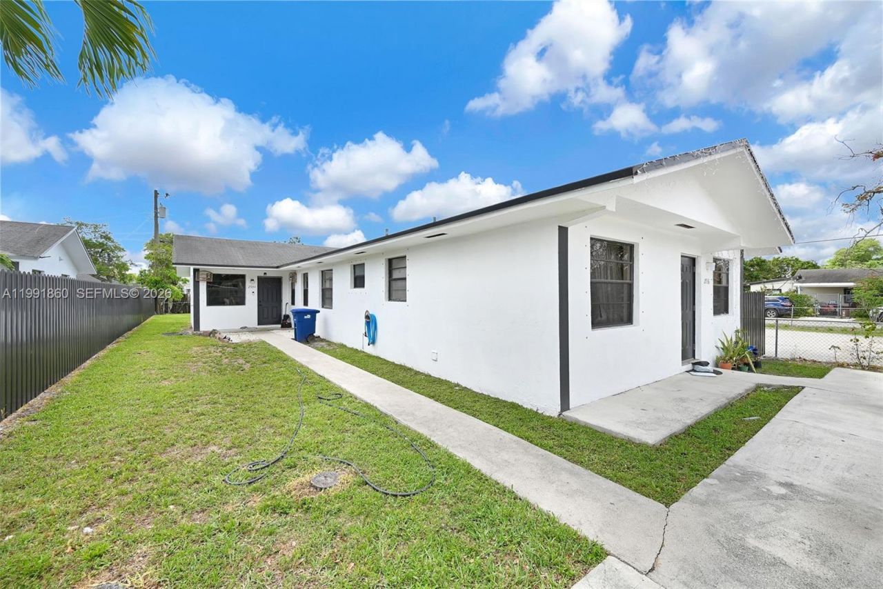 2934 NW 94th St, Miami, FL 33147 Photo