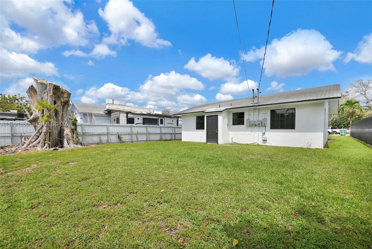 2934 NW 94th St, Miami, FL 33147 Photo