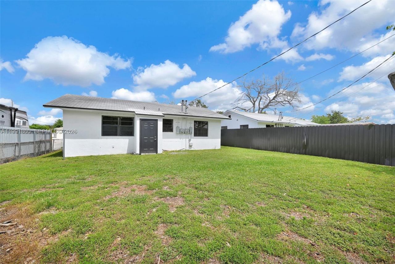 2934 NW 94th St , Miami, FL 33147 Photo