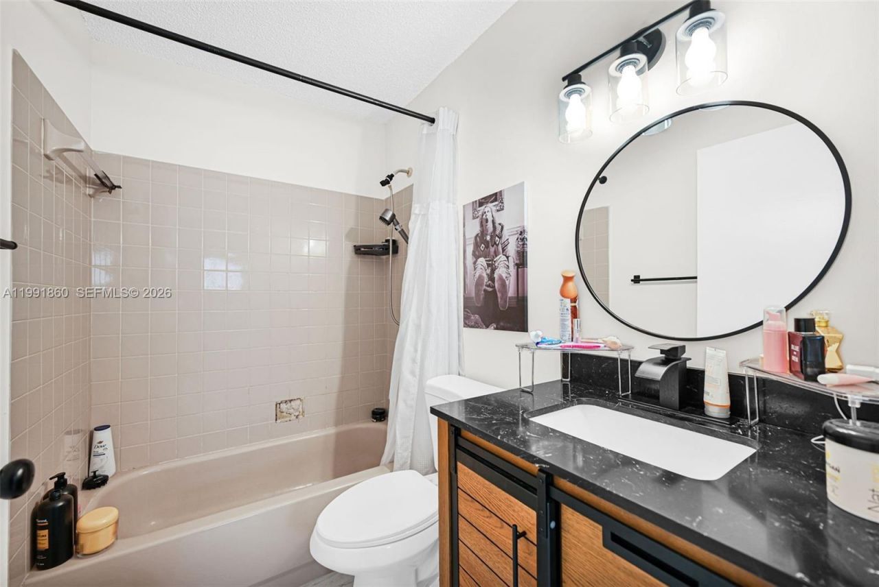 2934 NW 94th St, Miami, FL 33147 Photo