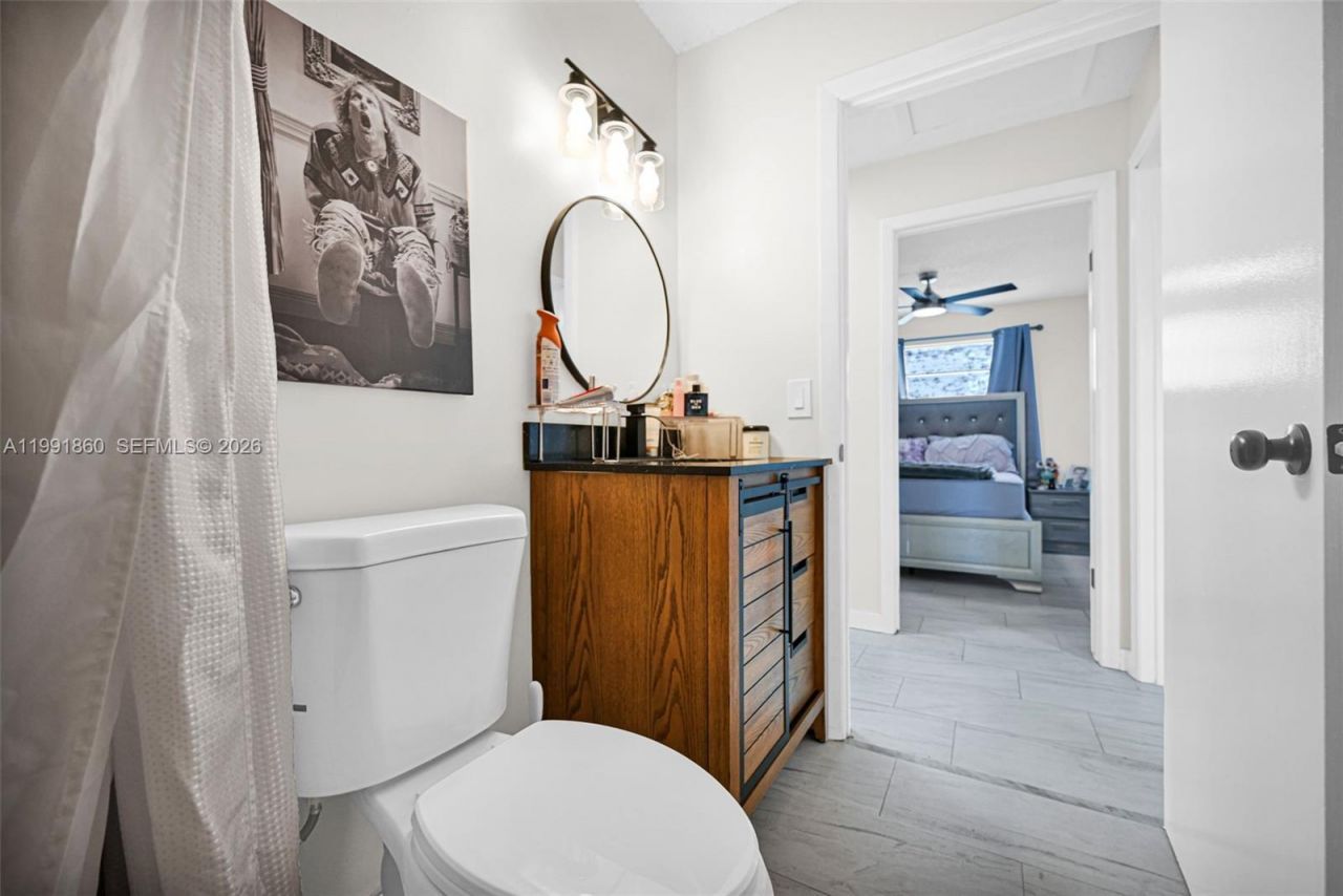 2934 NW 94th St, Miami, FL 33147 Photo