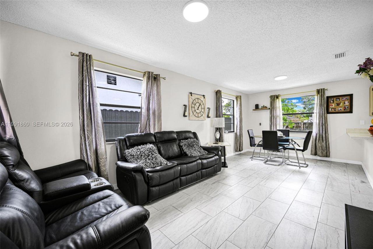 2934 NW 94th St, Miami, FL 33147 Photo