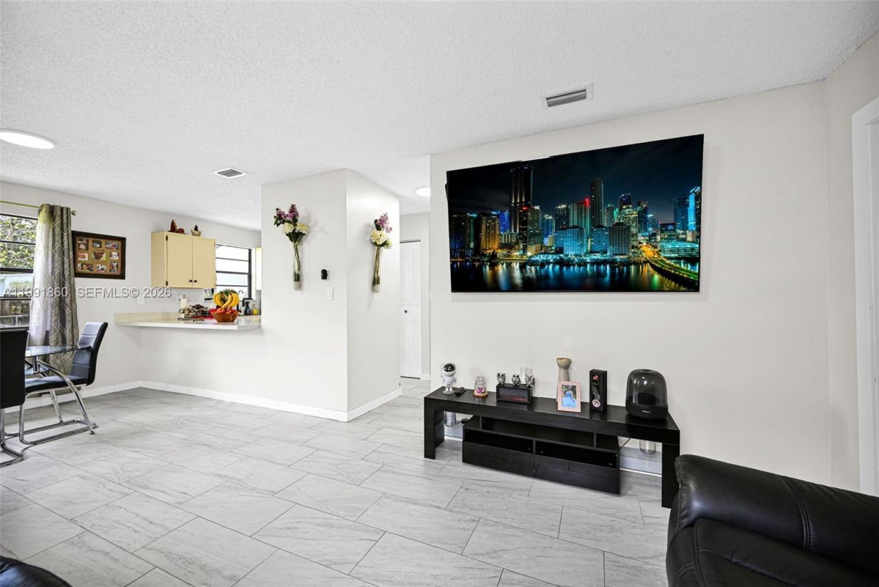 2934 NW 94th St, Miami, FL 33147 Photo