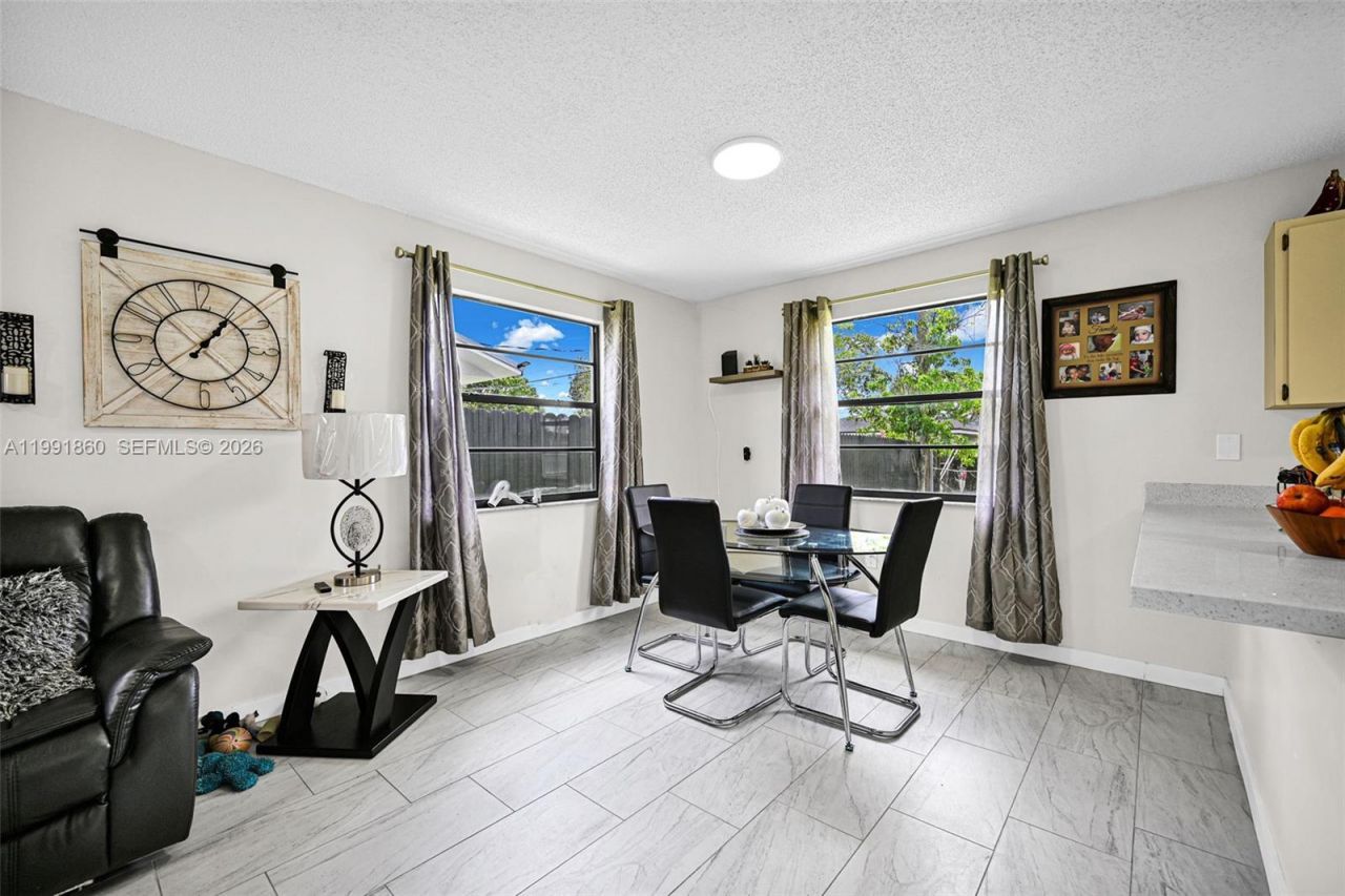 2934 NW 94th St, Miami, FL 33147 Photo