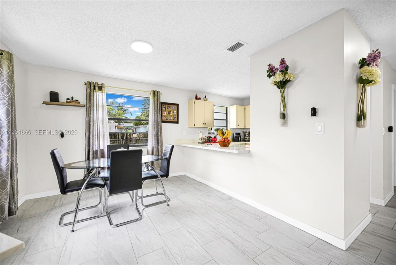 2934 NW 94th St , Miami, FL 33147 Photo