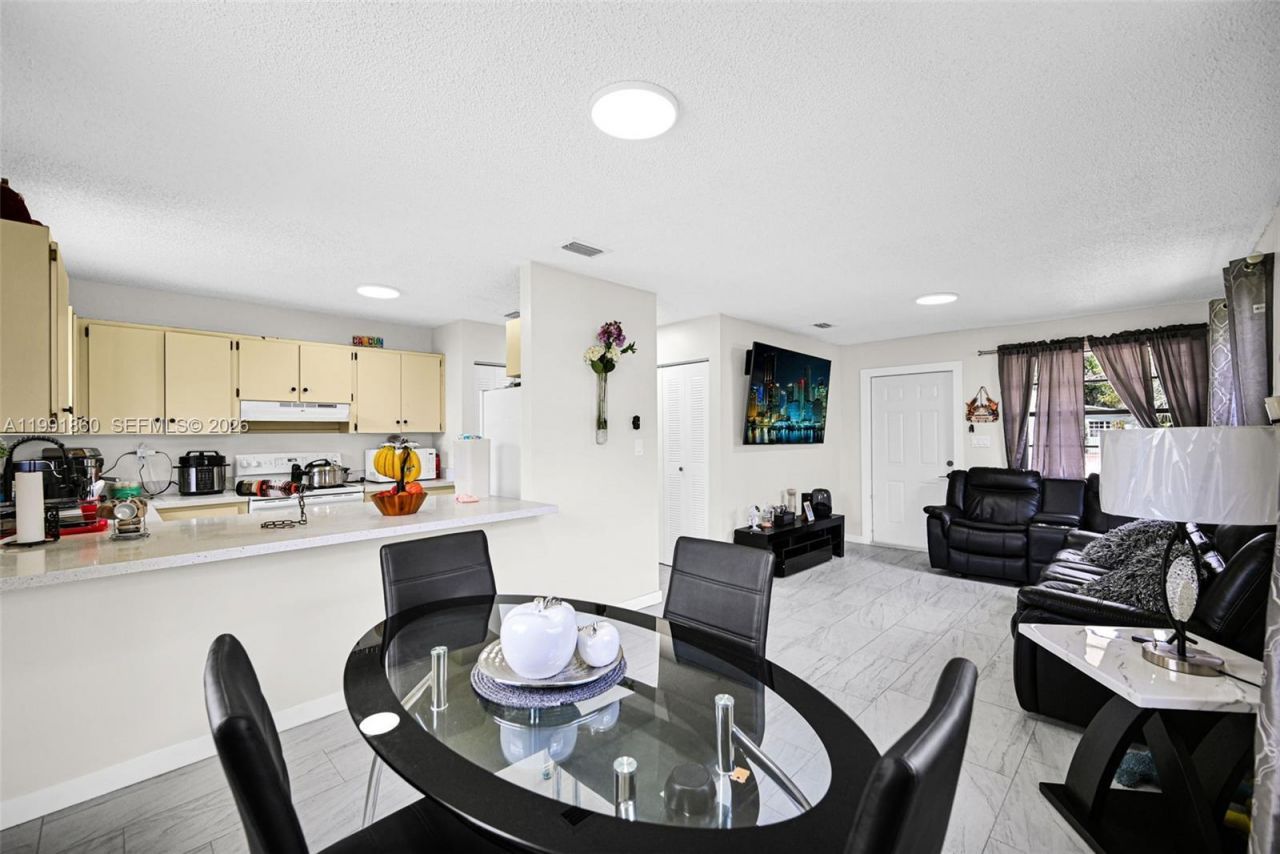 2934 NW 94th St, Miami, FL 33147 Photo