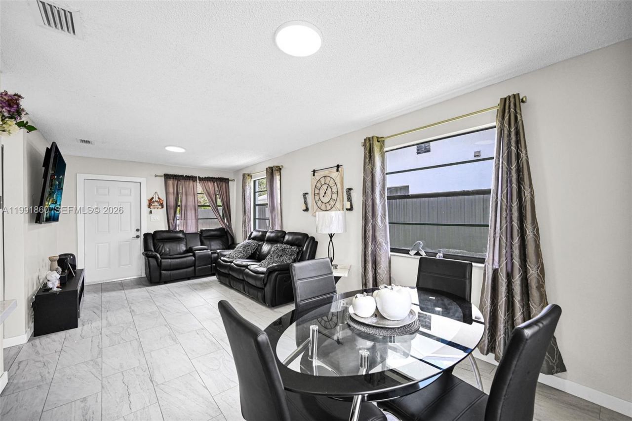 2934 NW 94th St , Miami, FL 33147 Photo