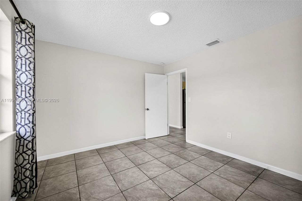 2934 NW 94th St , Miami, FL 33147 Photo