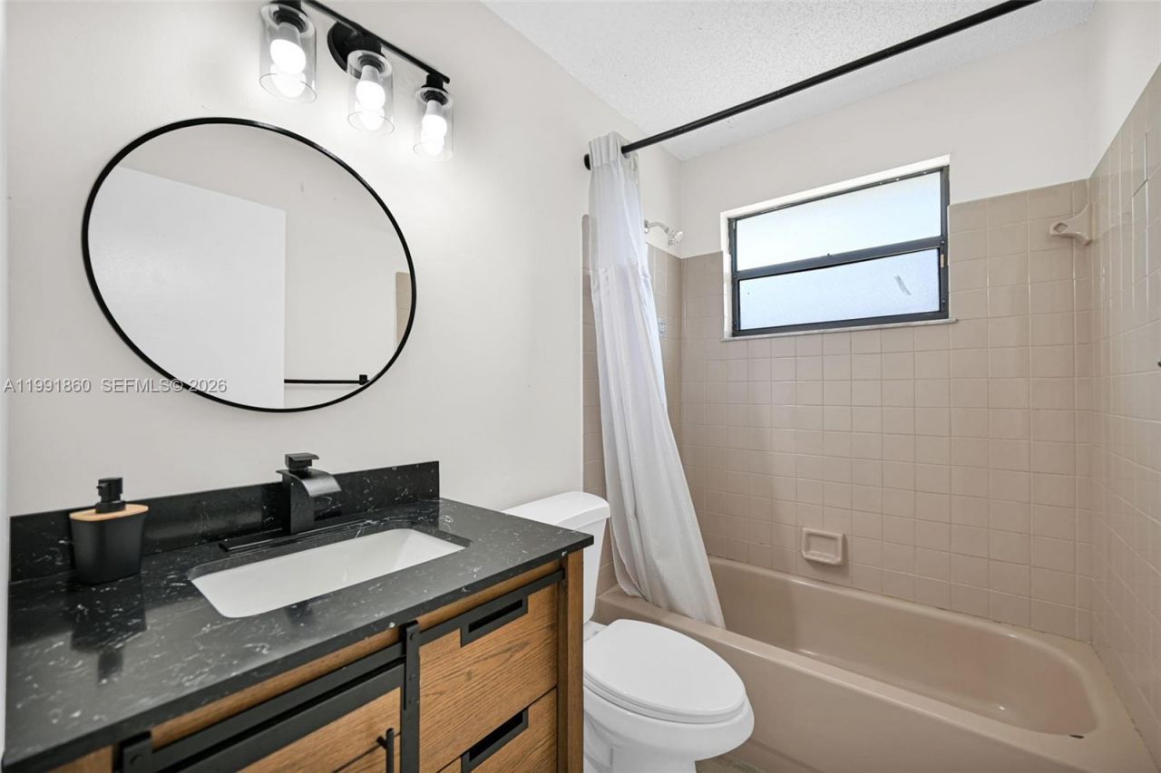 2934 NW 94th St , Miami, FL 33147 Photo