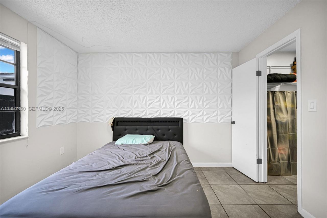 2934 NW 94th St, Miami, FL 33147 Photo