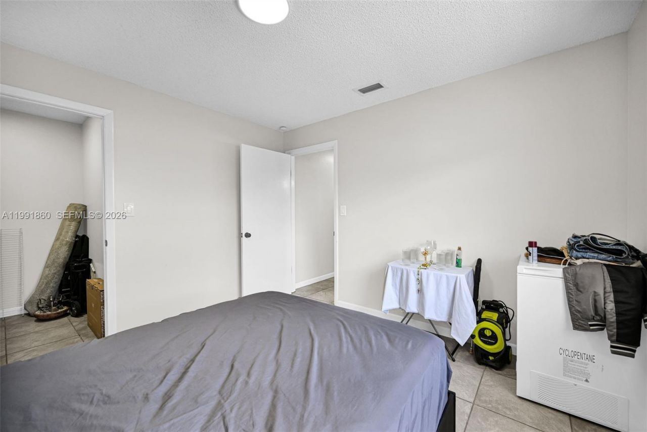 2934 NW 94th St, Miami, FL 33147 Photo