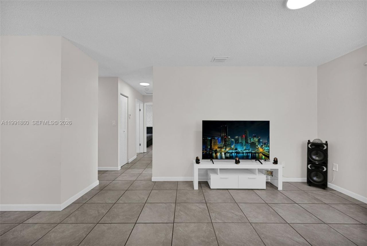 2934 NW 94th St , Miami, FL 33147 Photo