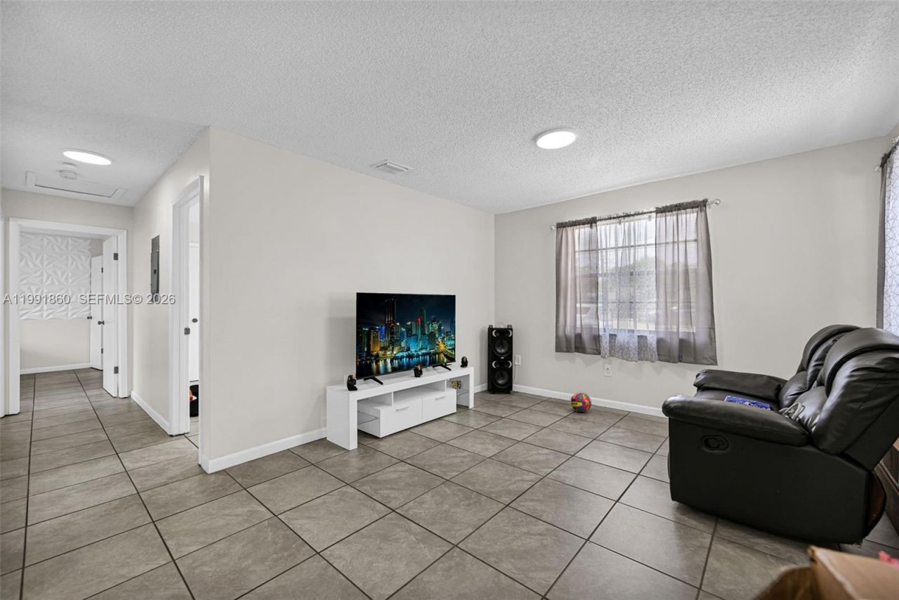 2934 NW 94th St, Miami, FL 33147 Photo