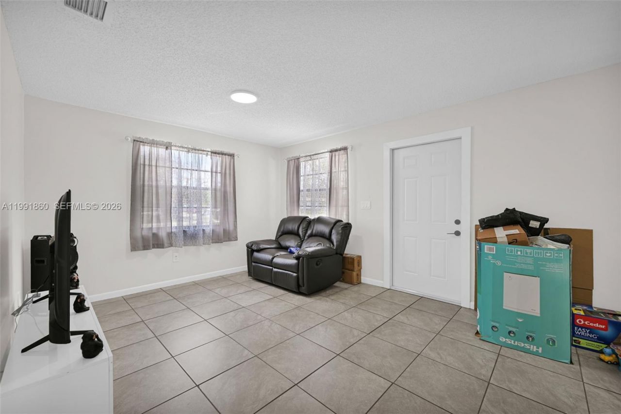 2934 NW 94th St, Miami, FL 33147 Photo