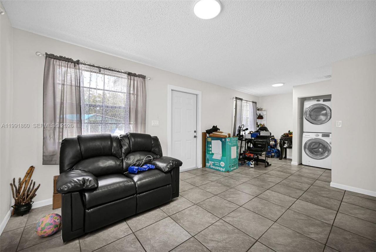 2934 NW 94th St, Miami, FL 33147 Photo