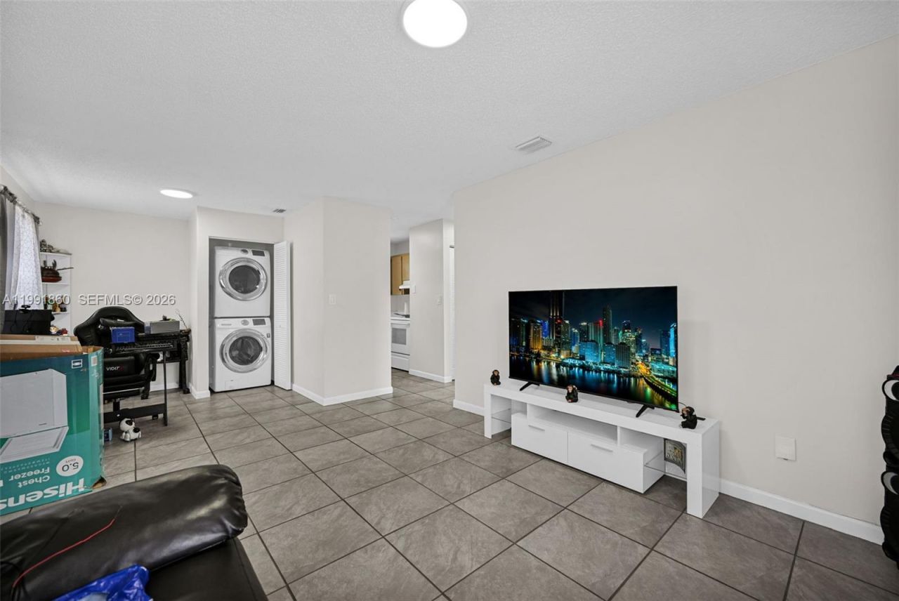 2934 NW 94th St, Miami, FL 33147 Photo