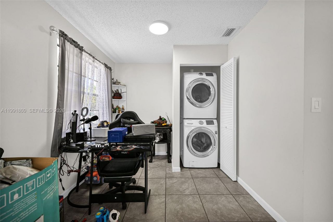 2934 NW 94th St, Miami, FL 33147 Photo